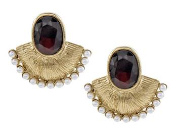 Gold studded jewellery studs 1