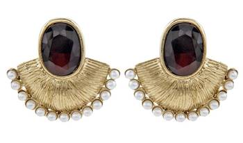 Gold studded jewellery studs 2