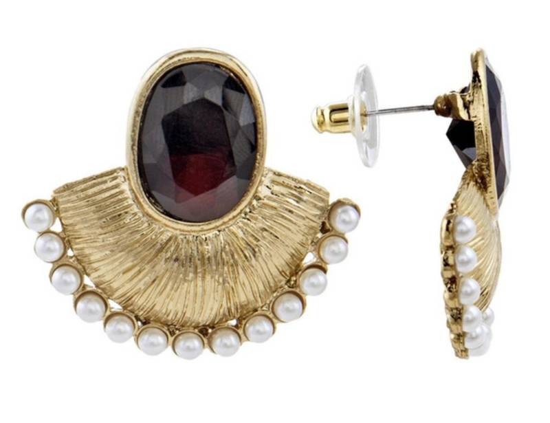 Gold studded jewellery studs