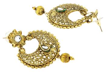 Gold studded jewellery studs 4