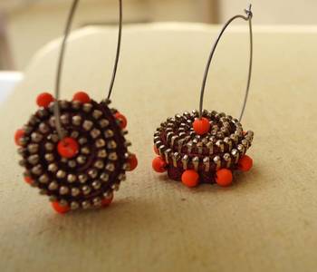 anetra zip your ear -maroon 1