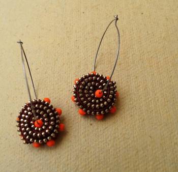 anetra zip your ear -maroon 2
