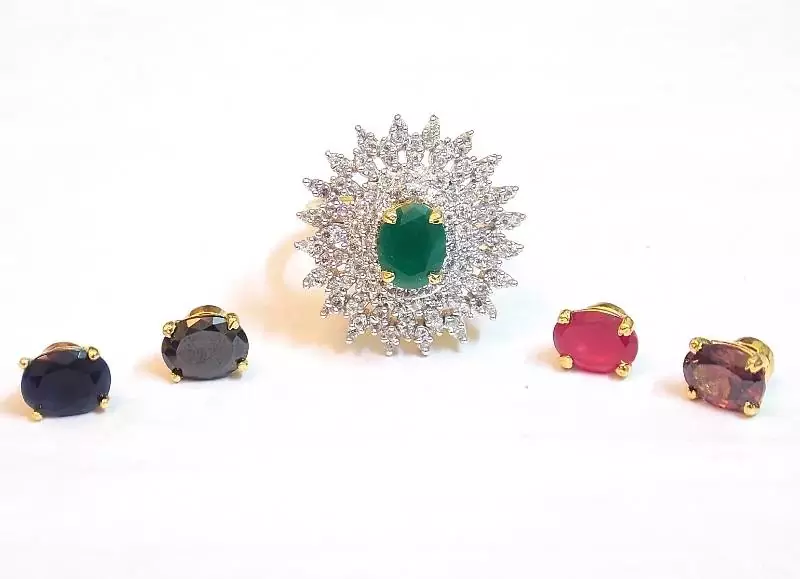 Queen's royal bridal ring no 1003