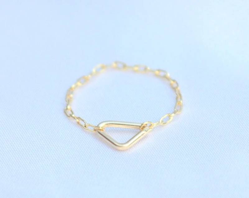 Triangular Golden Chain Ring