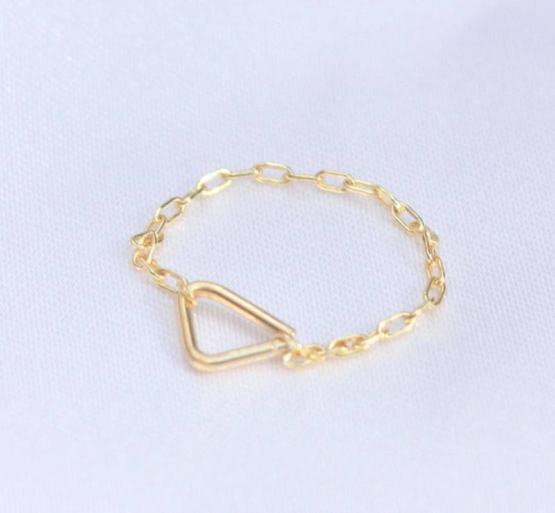 Triangular Golden Chain Ring