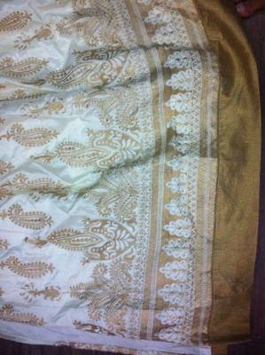 Sonam Kapoor Off White & Gold Classy Lehenga 3