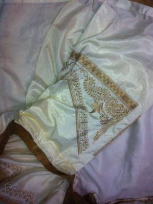 Sonam Kapoor Off White & Gold Classy Lehenga 6