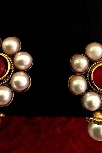 Beautiful white flower pearl maroon earring, ethnic India Bollywood Jewelry v11m
