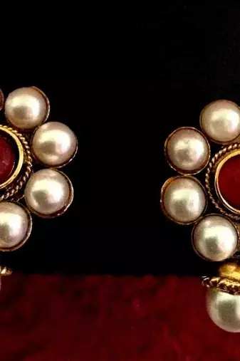 Beautiful white flower pearl maroon earring, ethnic India Bollywood Jewelry v11m