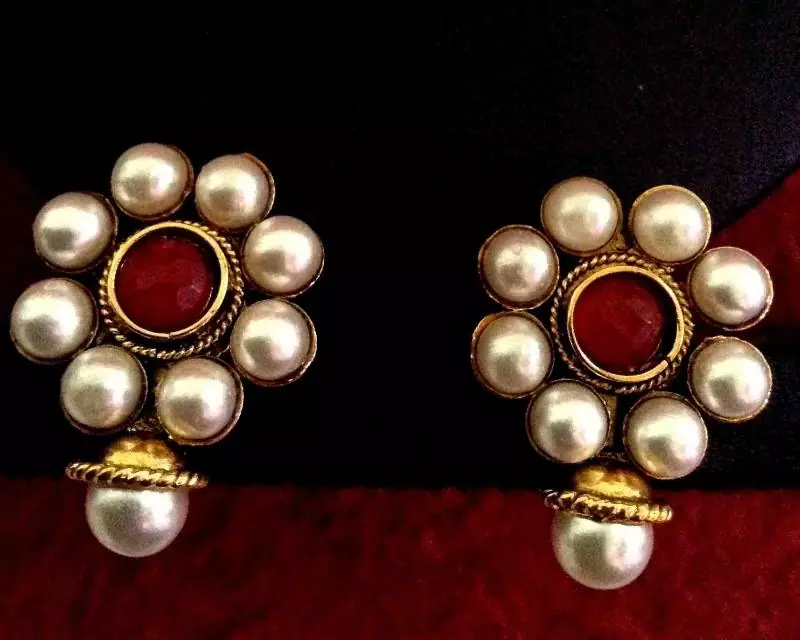 Beautiful white flower pearl maroon earring, ethnic India Bollywood Jewelry v11m