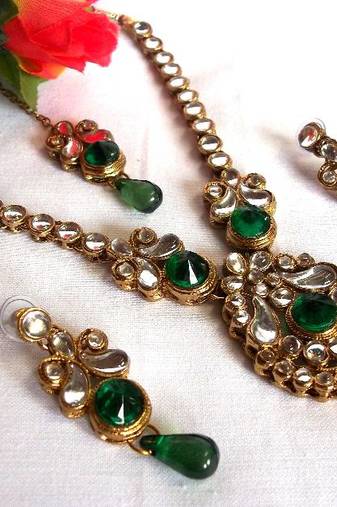 Dark Green Drop Kundan Necklace Set