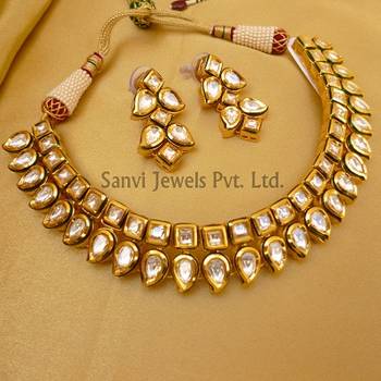 Paisley Neckline Kundan Set 3