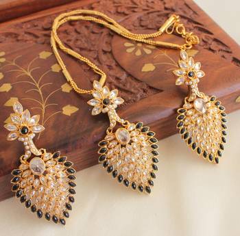 Beautiful Black Pendant Set 1