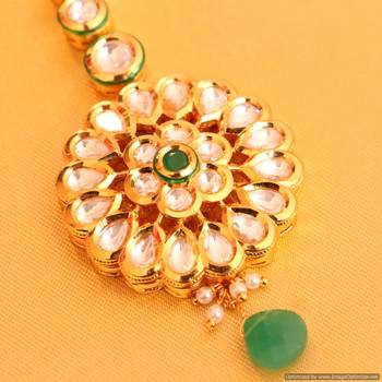 Emerald Kundan Flower Maang Tikka 2