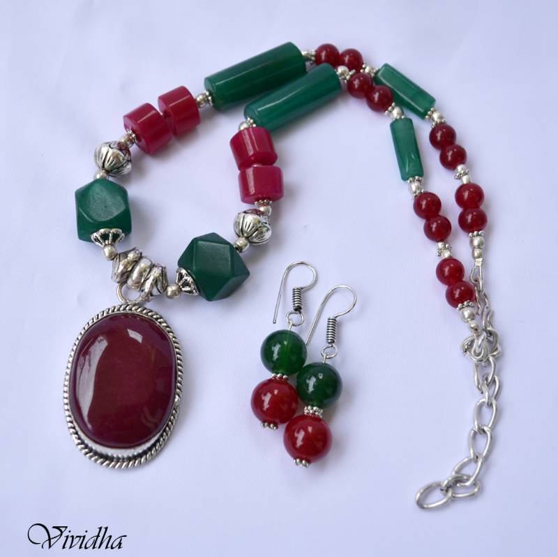 Red and green Necklace Set with Pendent