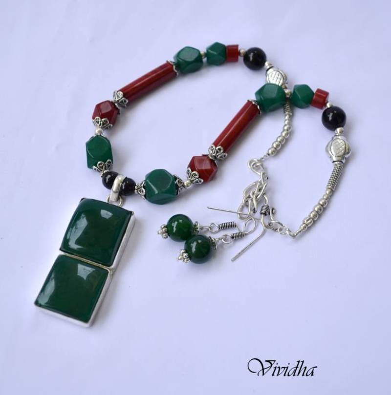 Red and green Necklace Set with Pendent