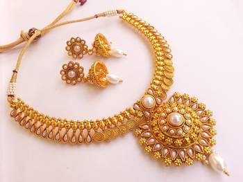Mesmerizing White kemp Temple Jewellery 2
