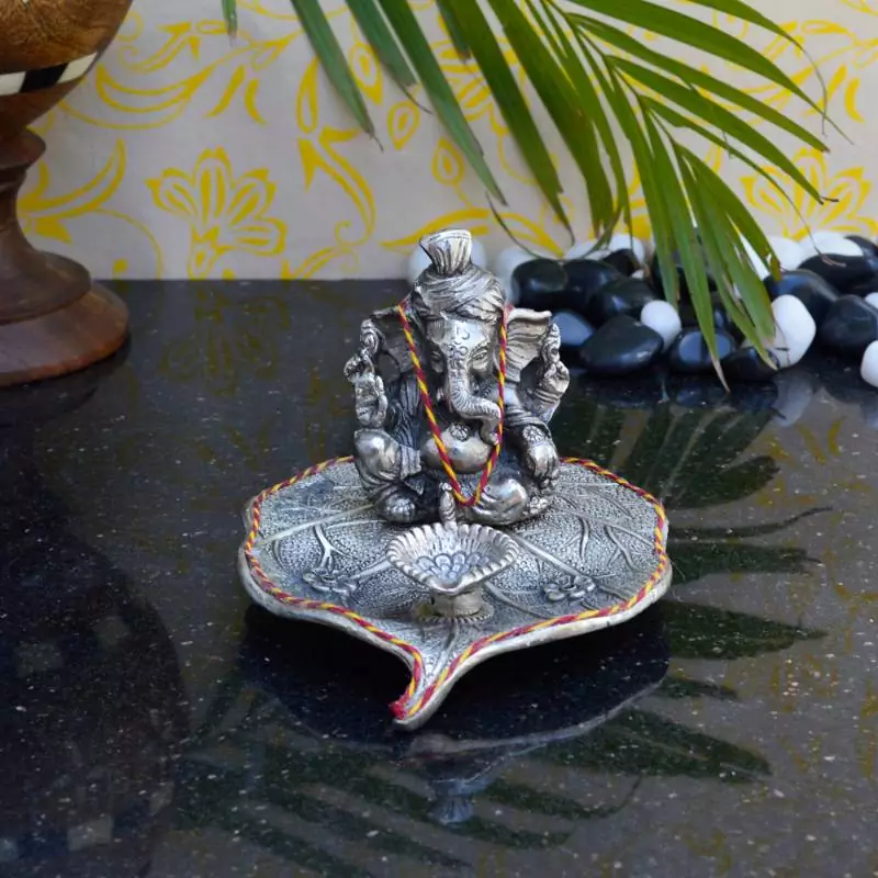 eCraftIndia Lord Ganesha with Diya on Leaf
