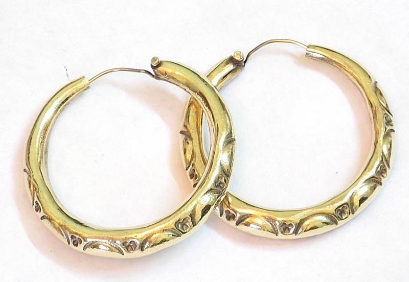 Traditional big golden bali earring