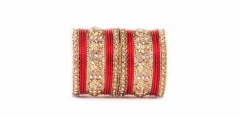 Traditional Golden Flower Pattern Bangle Set 1