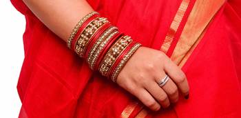 Traditional Golden Flower Pattern Bangle Set 2