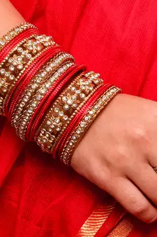 Traditional Golden Flower Pattern Bangle Set