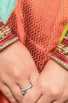 Traditional Golden Flower Pattern Bangle Set