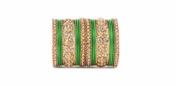 Traditional Golden Flower Pattern Bangle Set 1