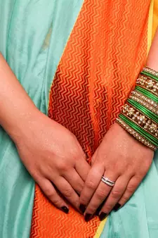 Traditional Golden Flower Pattern Bangle Set