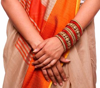 Traditional Golden Flower Pattern Bangle Set 2
