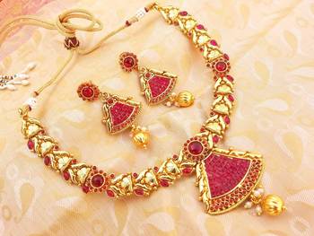 Lovely Pink Antique Necklace Set 1
