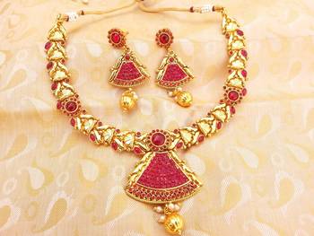 Lovely Pink Antique Necklace Set 2