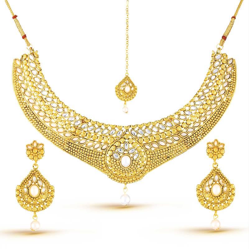 Gold Finish Ravishing Design Necklace Set With Maang Tikka