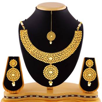 Exotic Design Gold Finishing Necklace Set With Maang Tikka 2