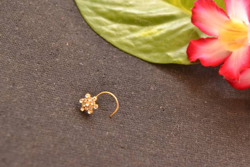 Floral Diamond Studed Exclusive Loveable Nose Pin
