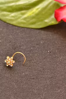 Floral Diamond Studed Exclusive Loveable Nose Pin