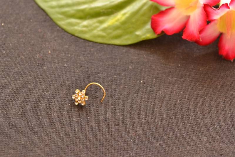 Floral Diamond Studed Exclusive Loveable Nose Pin