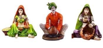 Rajasthani Troupe Doing Activities 1