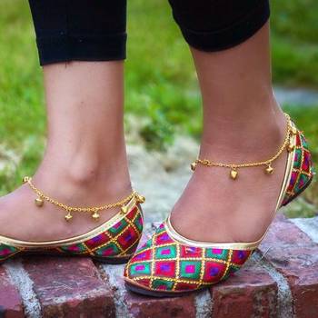 Gold Chain And Ghungroo Anklets 1