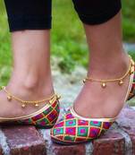 Gold Chain And Ghungroo Anklets