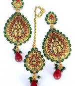 Polki ear ring and maang tika set.