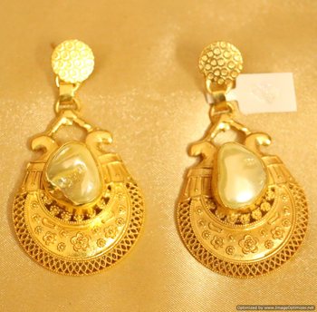 filigree plated pearl earrings mother pattern gold