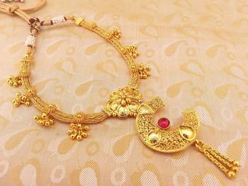Lovely pink Kemp Necklace with Gold Clusters 1