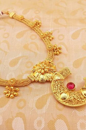 Lovely pink Kemp Necklace with Gold Clusters