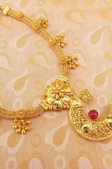 Lovely pink Kemp Necklace with Gold Clusters