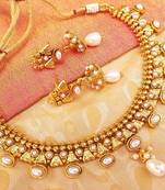 Mesmerizing White Kemp Necklace Set