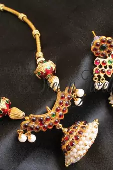 Beautiful Handmade Kemp Green Necklace Set With Jhumka Pendant