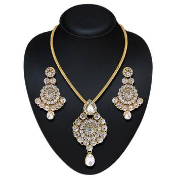 Exclusive Austrian Stone Gold Finishing Pendant Set 1