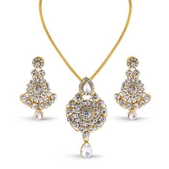 Exclusive Austrian Stone Gold Finishing Pendant Set 3