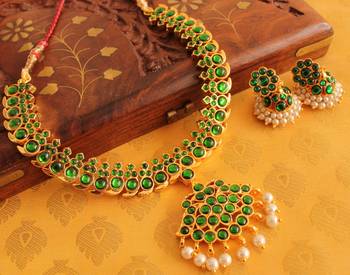 Beautiful Gold Tone Green Temple Necklace Set 1